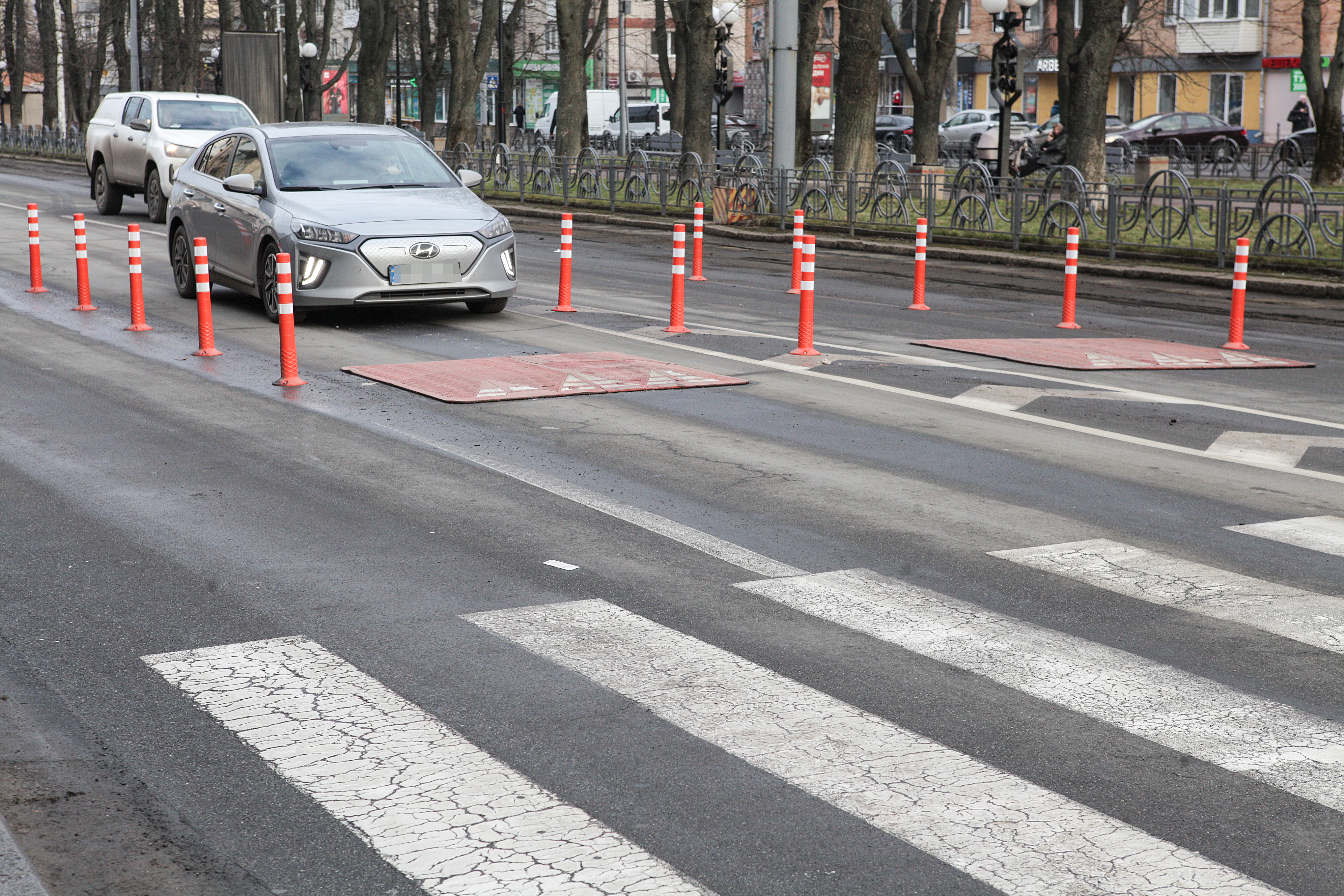 На звернення вінничан по вулиці Пирогова встановили «берлінські подушки»